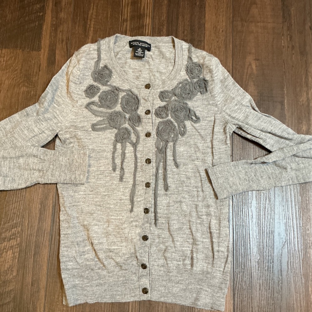 Banana Republic Merino Wool Floral Applique Cardigan Gray Rosette Small Sweater